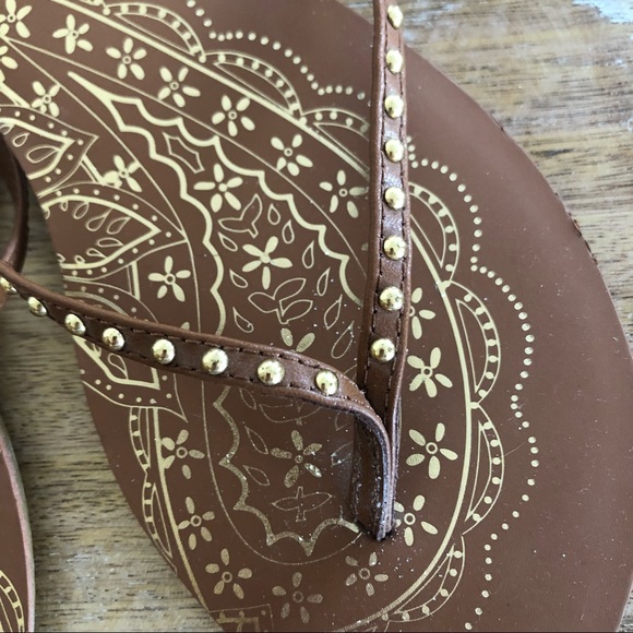 LOFT leather sandals in tan with gold studs & gold paisley pattern. Size 8. NWOT - Picture 2 of 4